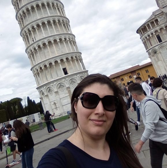 Meet your Posher, Golrokh - Picture 1 of 1